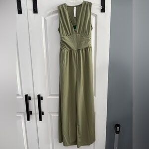 NWT - Halara SculptKnit™ V-Neck Sleeveless Ruched Pocket Jumpsuit - Easy Peezy